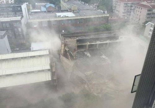上海長寧區改建廠房坍塌--建筑人需注意這些！